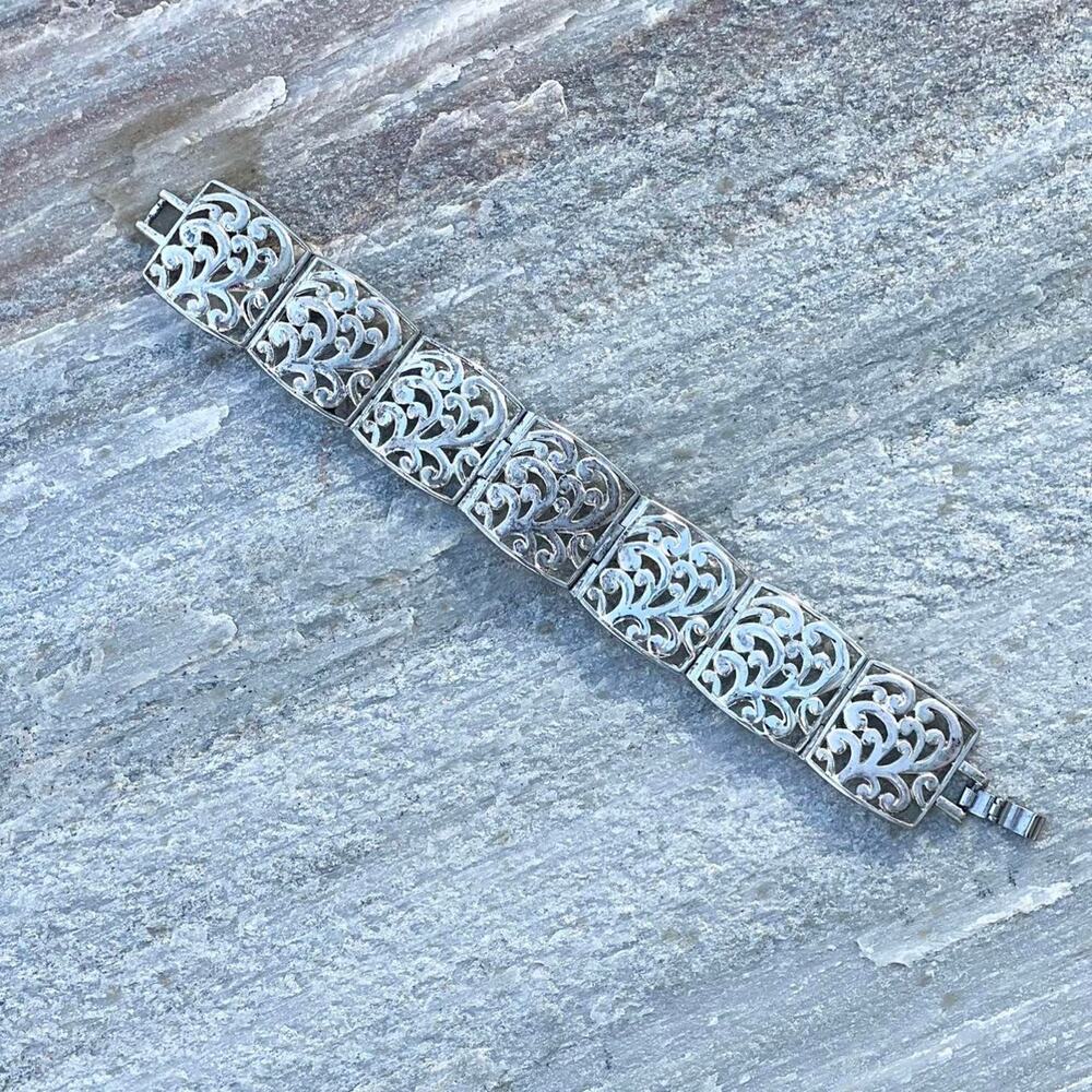 Monet Womens Bracelet Silver Tone Plated Metal Intricate Bracelet